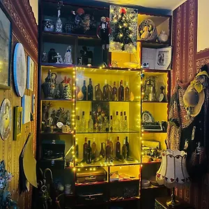 Hostal Lets Go House