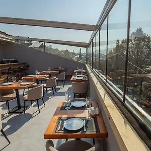 4* Hotel Ornament Boutique